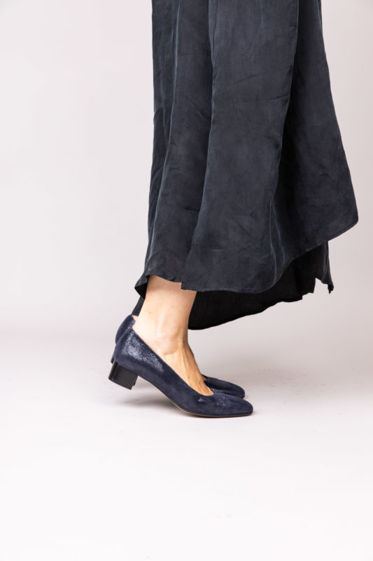 Ballerine à talon 3 cm en daim pressé gecko bleu marine navy MAISON VIA ROMA.