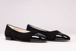 Ballerine à talon 1 cm en daim et vernis noir MAISON VIA ROMA.