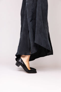 Ballerine à talon 3 cm en daim noir imprimé gecko MAISON VIA ROMA.