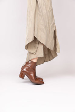 Bottines à talon en cuir effet croco Maison Via Roma.