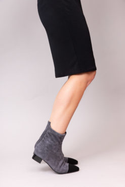 Bottines en veau velour pour femme à talon Maison Via Roma.