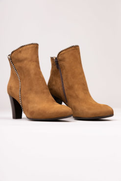 Bottines pour femme à talon en daim marron esprit rock. Maison Via Roma.