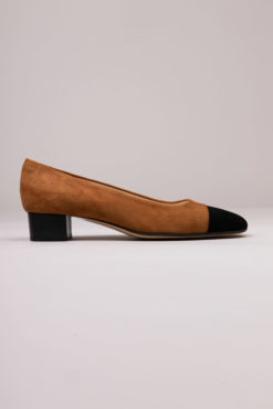 Ballerine à talon 3 cm en daim camel et noir MAISON VIA ROMA.
