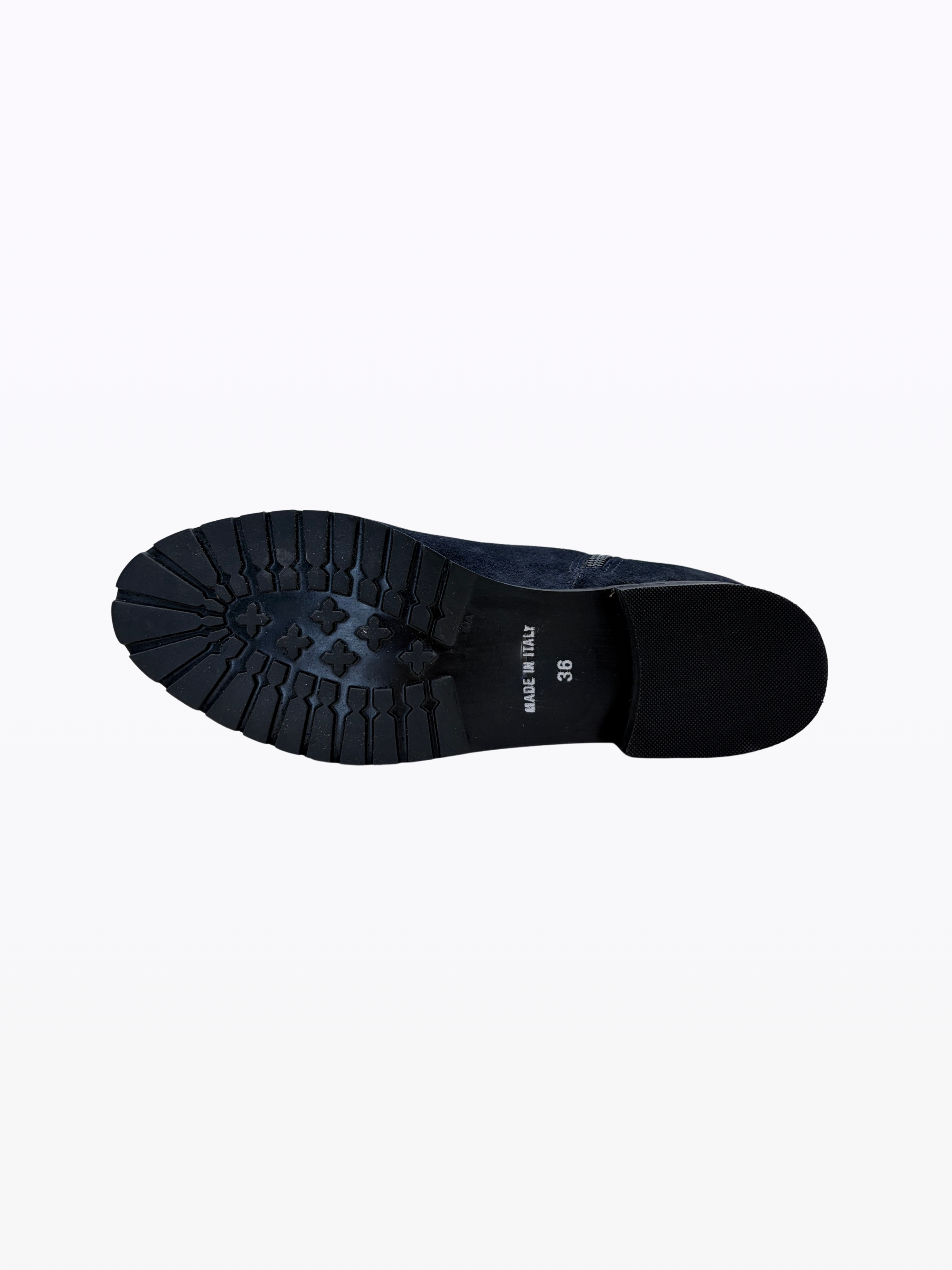 chipi lan navy suede.png3